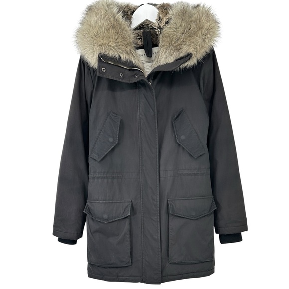 Aritzia Community Inuvik Black Hooded Winter Goose Down Puffer